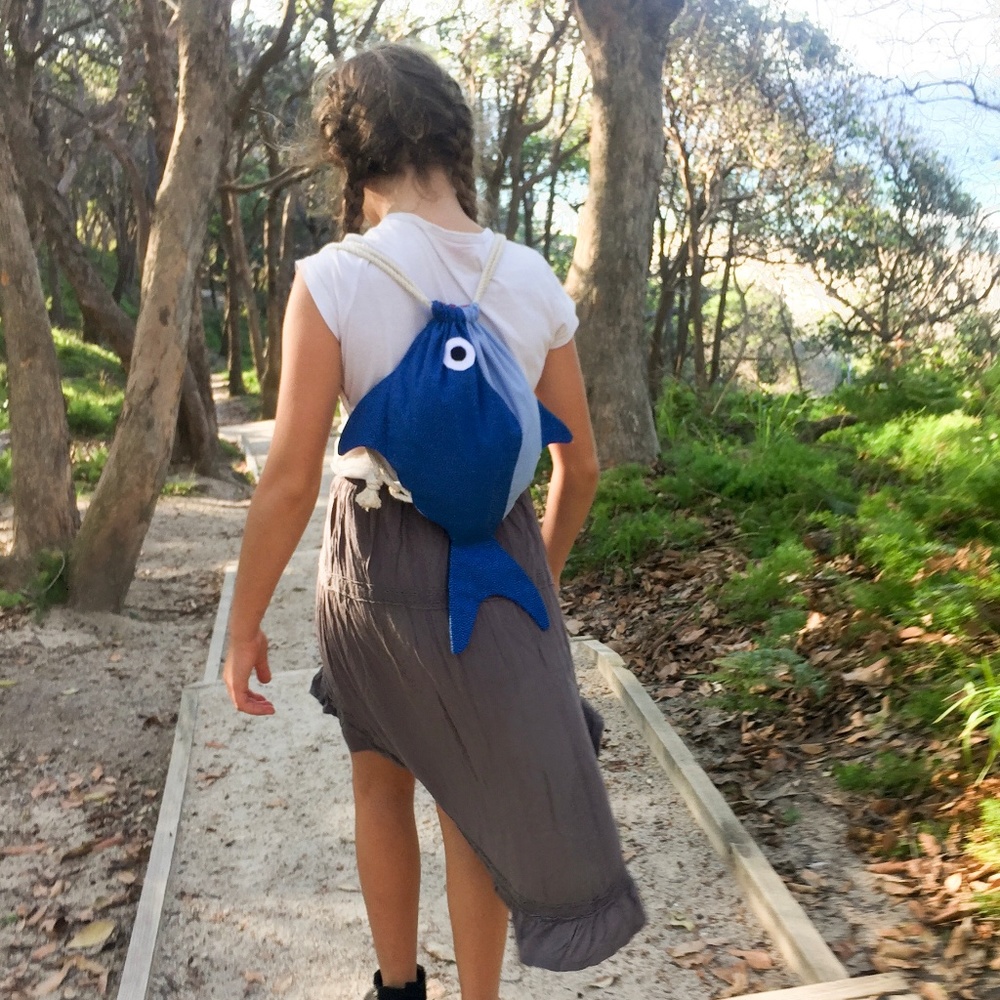 Cotton Drawstring Fish Backpack - Picture 2 of 3